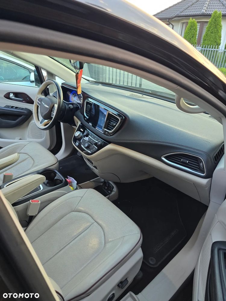 Chrysler Pacifica - 9