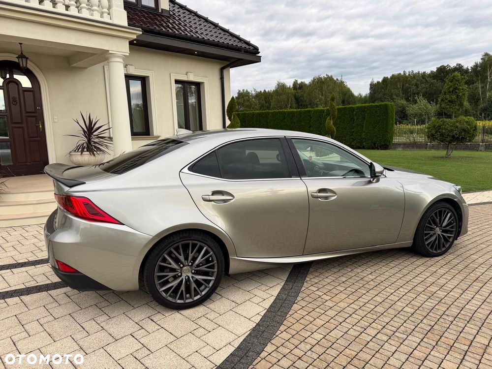 Lexus IS - 7