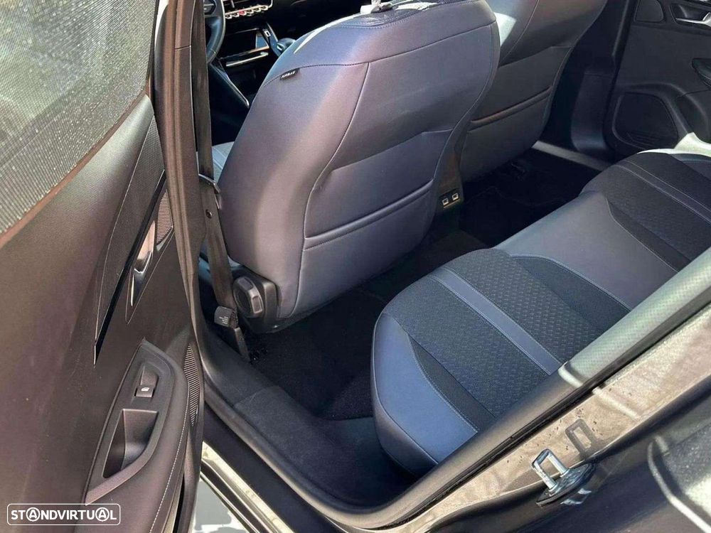 Peugeot 2008 1.2 PureTech Allure - 15