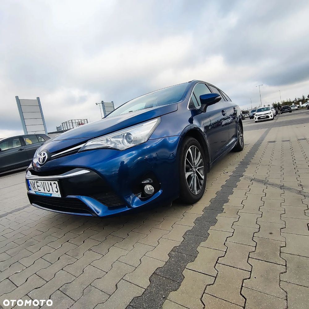 Toyota Avensis 2.0 D-4D Premium - 2