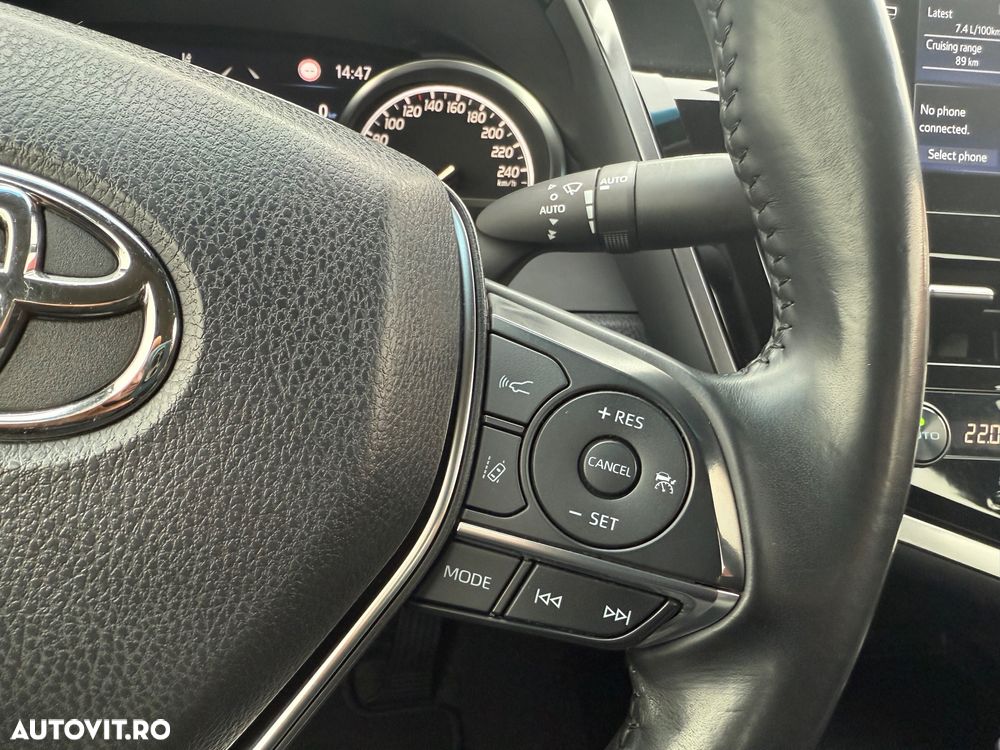 Toyota Camry Luxury - 25