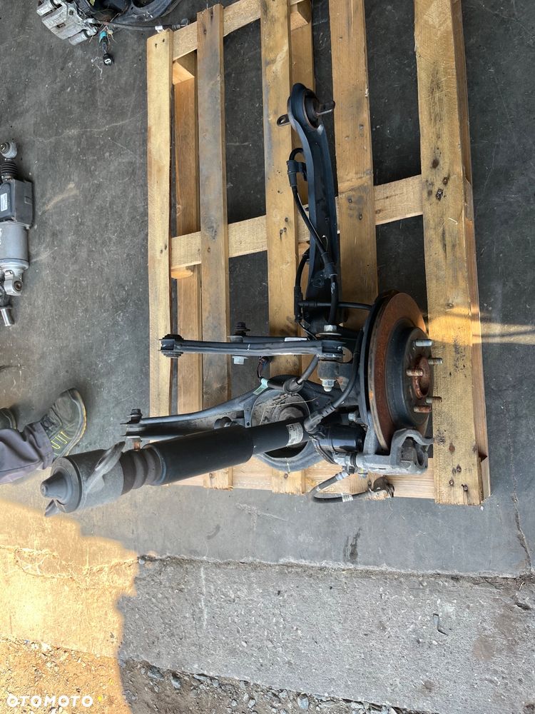 Zawieszenie prawy tył wahacz piasta amortyzator zacisk Kia Ceed III LIFT