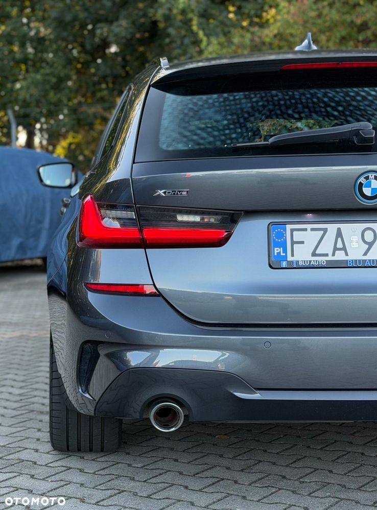 BMW Seria 3 330e xDrive M Sport - 30