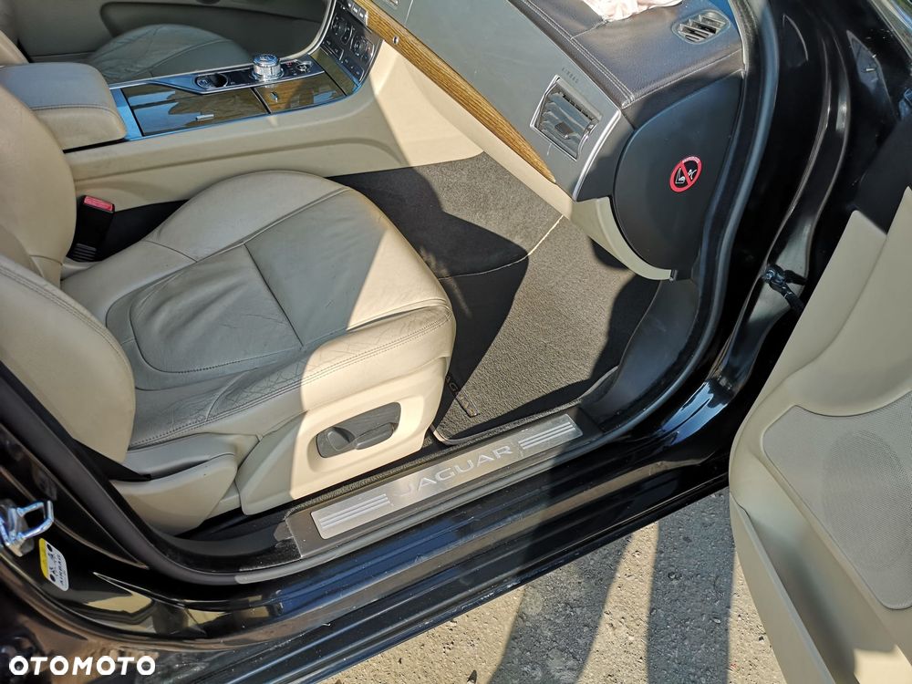 Jaguar XF 2.2 D Premium Luxury - 33