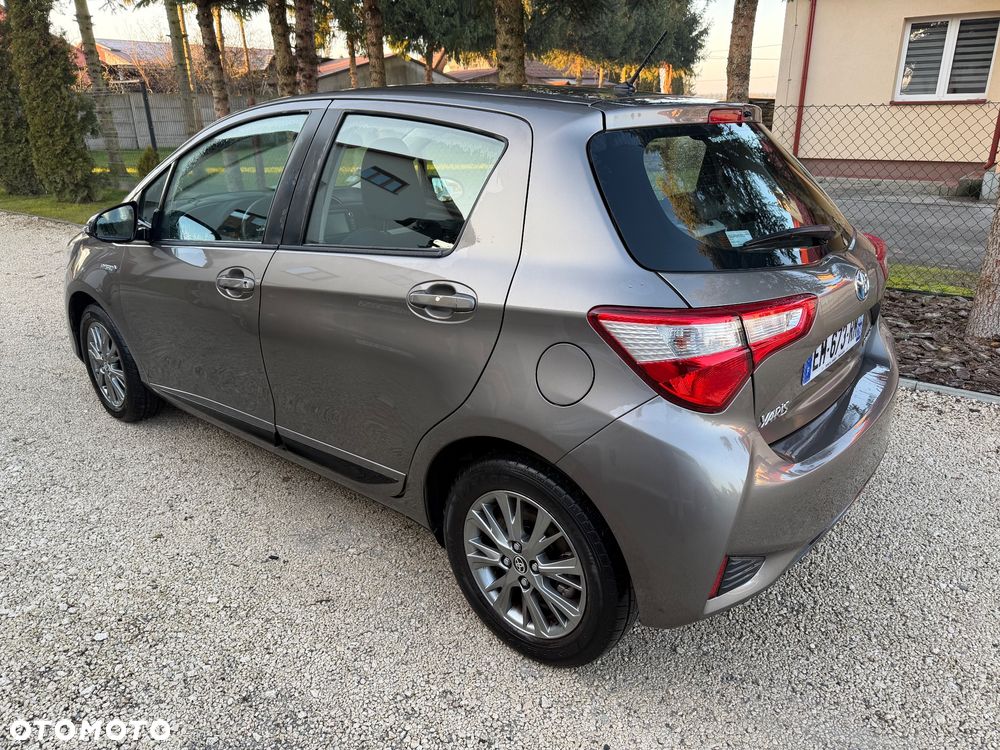 Toyota Yaris Hybrid 100 Terra - 8