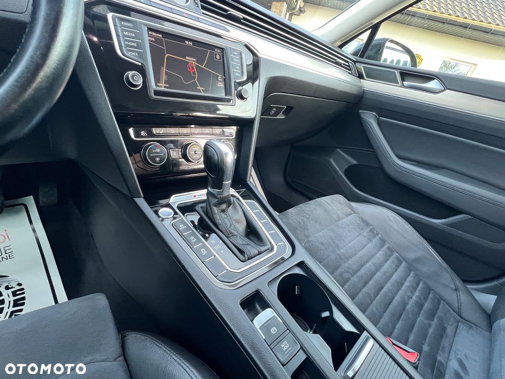 Volkswagen Passat Variant 2.0 TDI SCR 4Motion DSG Highline - 35