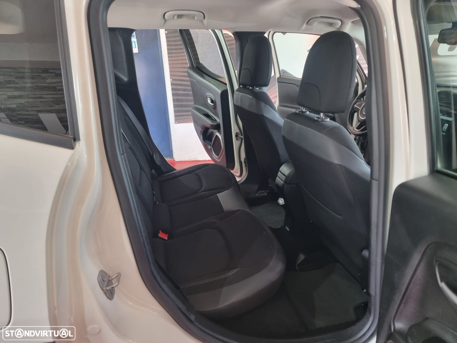 Jeep Renegade 1.0 T Limited - 17