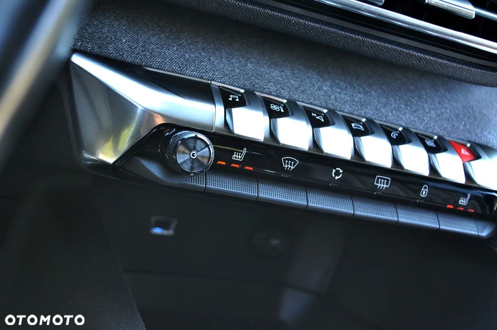 Peugeot 3008 1.2 PureTech Allure S&S EAT6 - 29