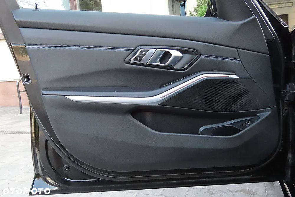 BMW Seria 3 320d xDrive M Sport sport - 22
