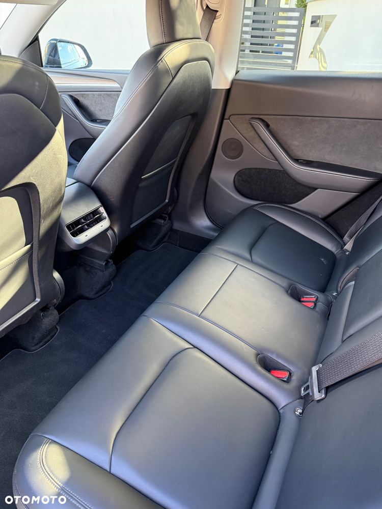 Tesla Y Model Performance Dual Motor AWD - 18