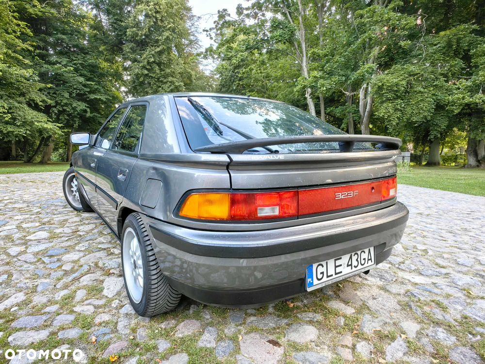 Mazda 323F - 7