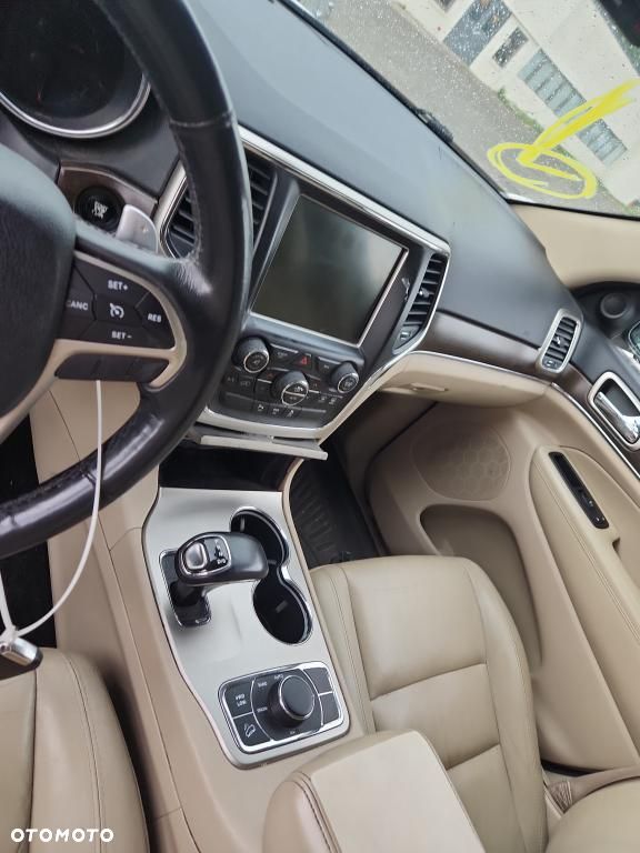 Jeep Grand Cherokee - 16
