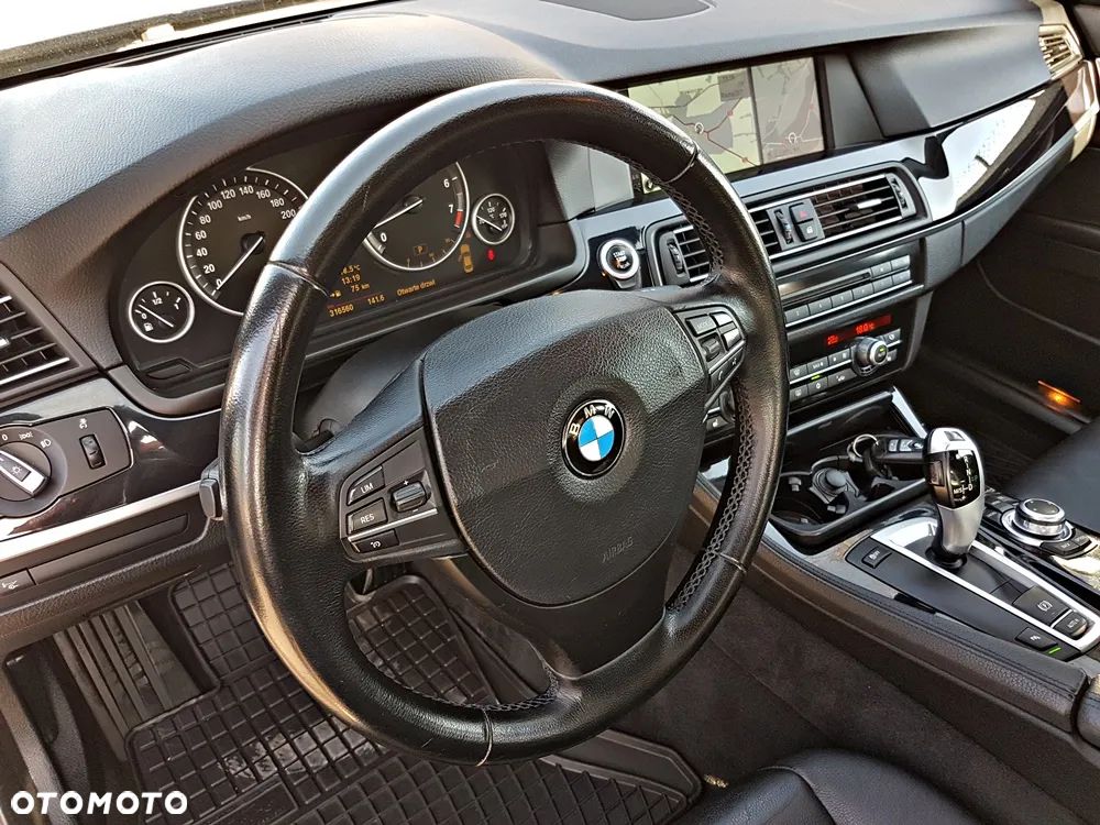 BMW Seria 5 528i - 11