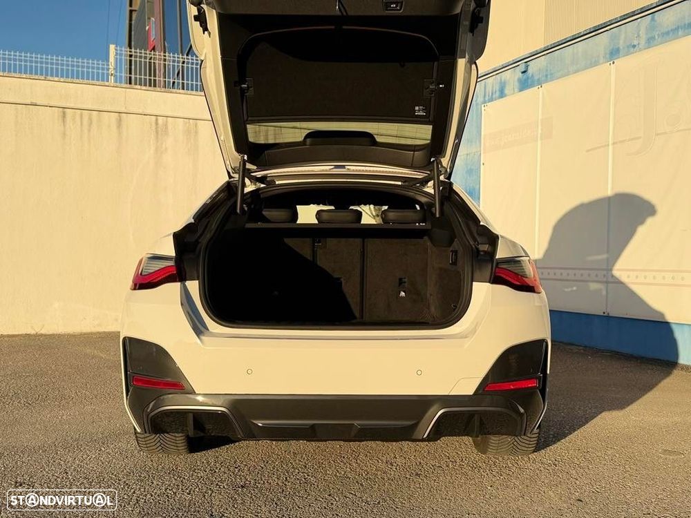 BMW i4 eDrive40 Desportiva M - 9