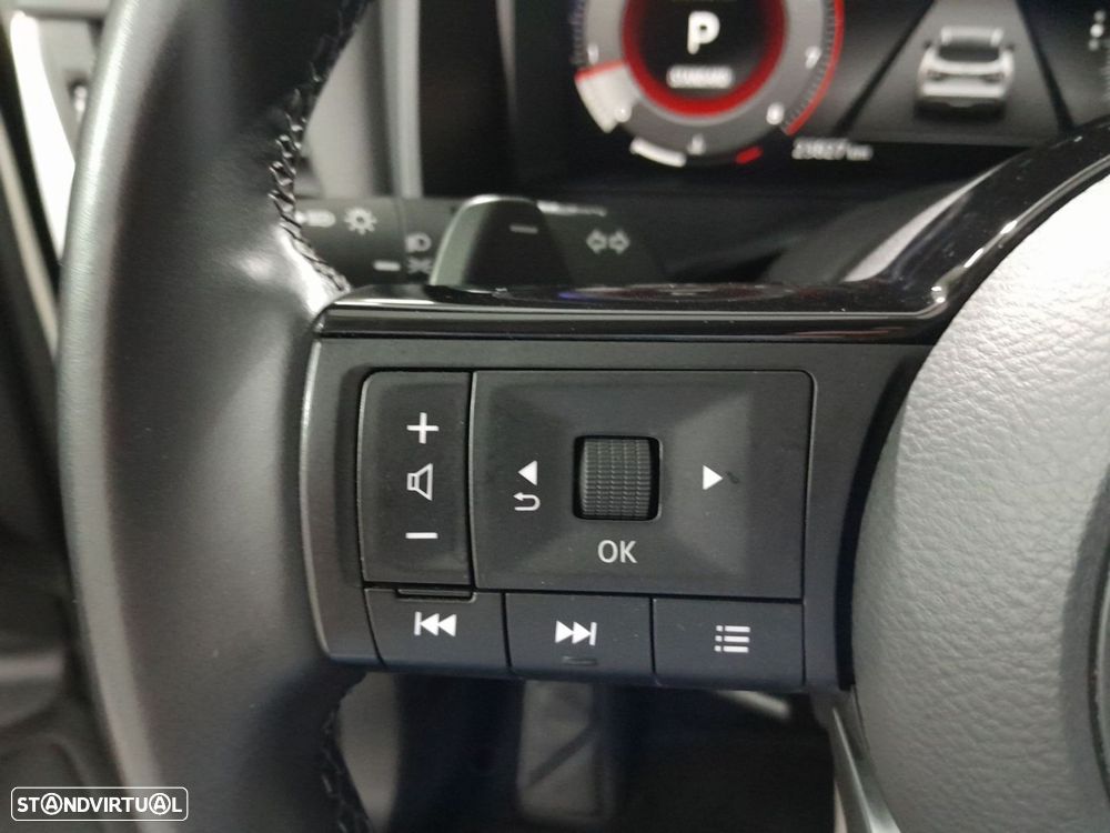 Nissan Qashqai 1.3 DIG-T N-Connecta LED+SKY Xtronic — fotografia 14