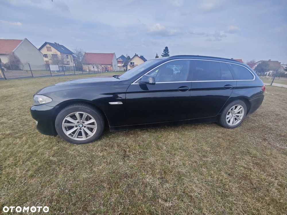 BMW Seria 5 525d xDrive - 7