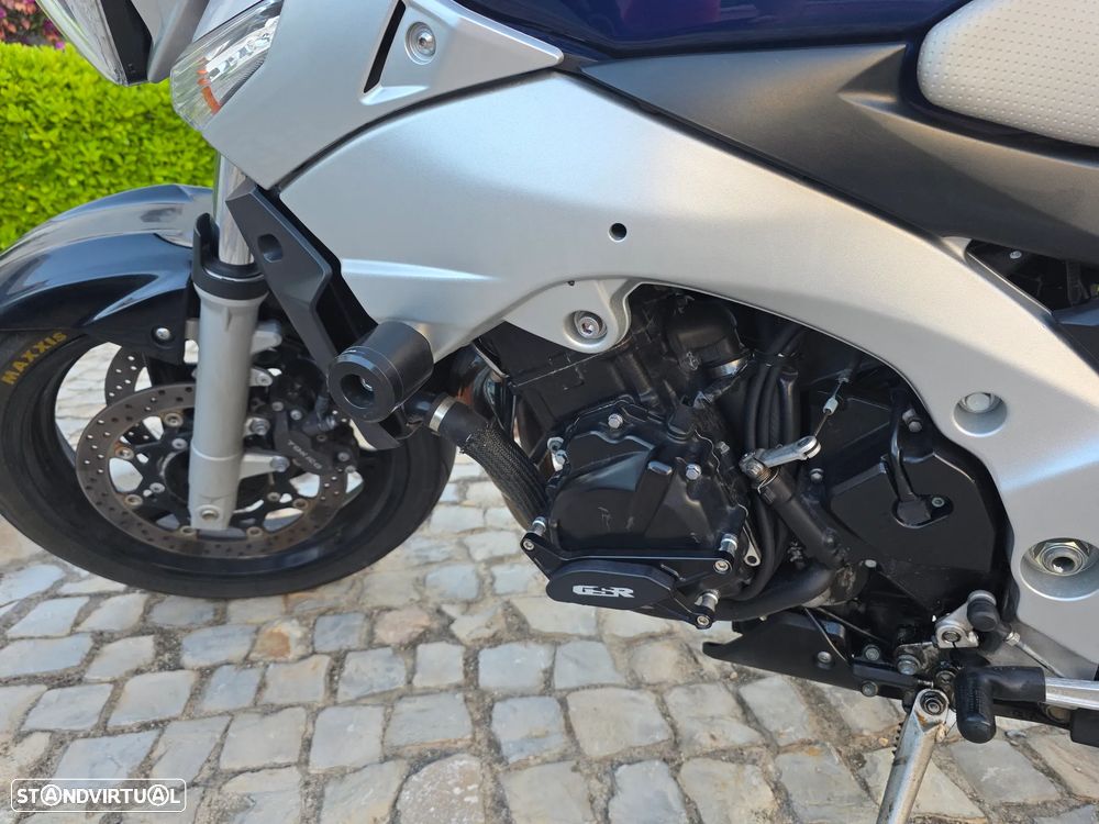 Suzuki GSR - 6