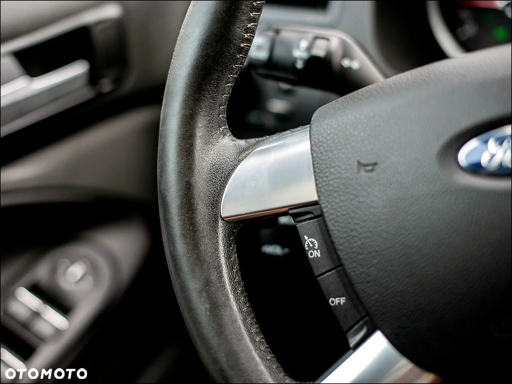 Ford Kuga - 18