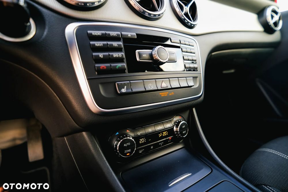 Mercedes-Benz GLA 200 7G-DCT Urban - 35
