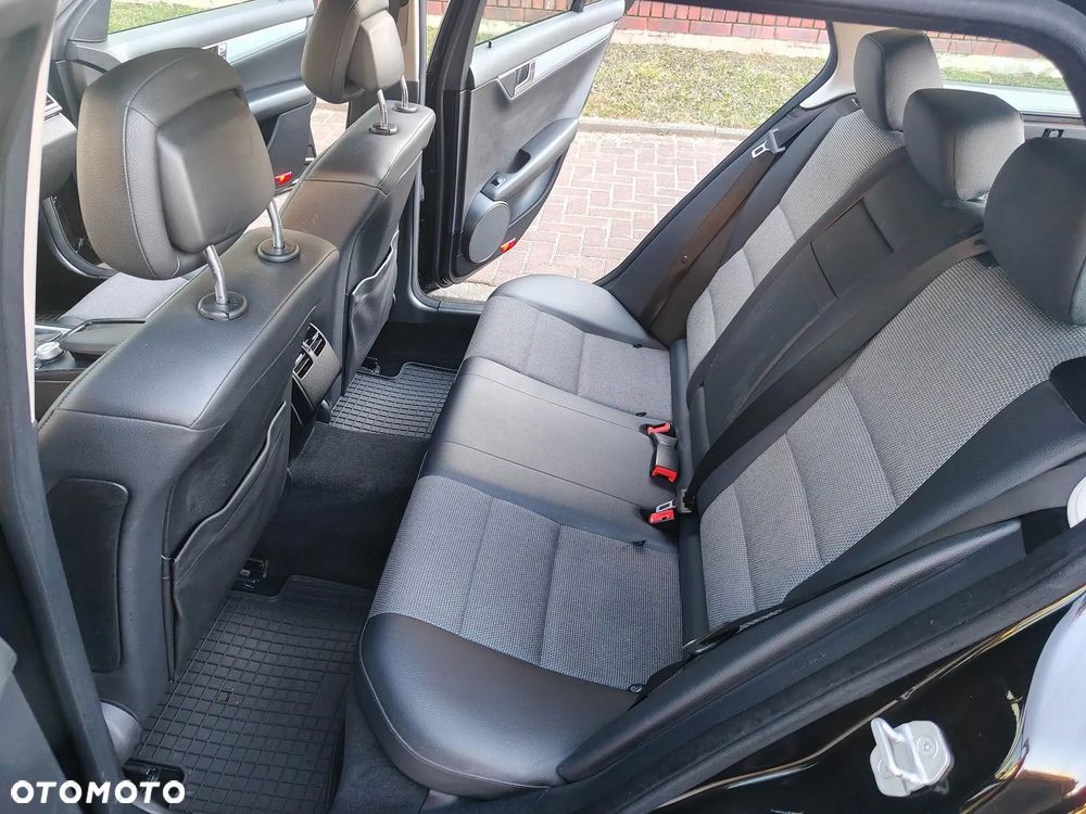 Mercedes-Benz Klasa C 220 CDI DPF Automatik BlueEFFICIENCY Avantgarde - 16