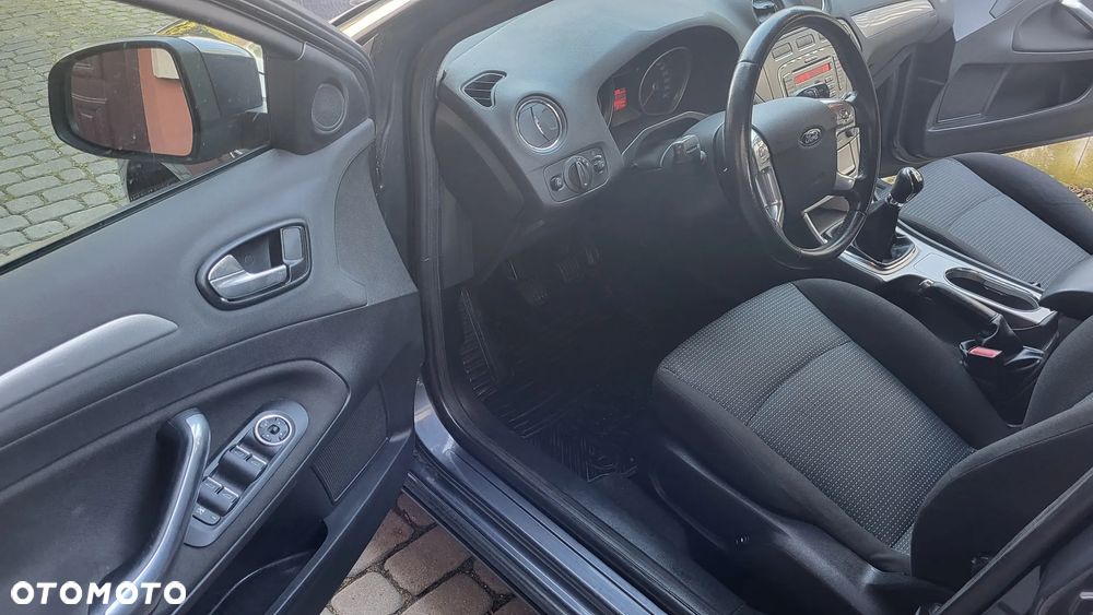 Ford Mondeo 2.0 Trend - 9