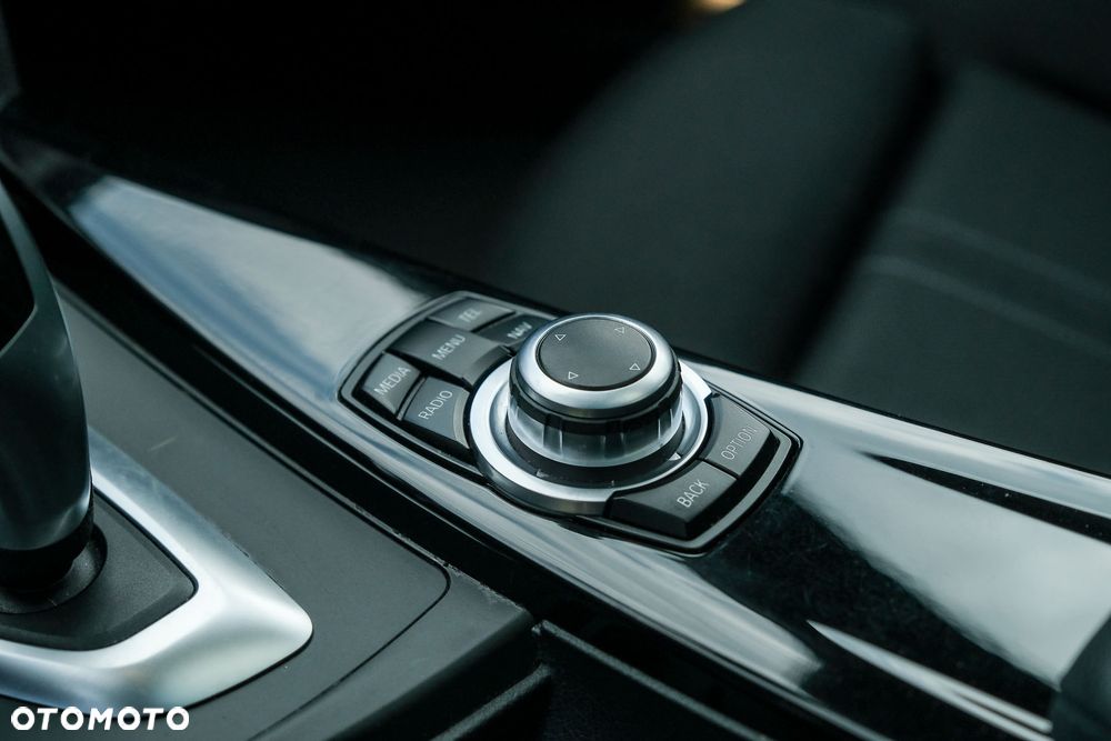 BMW Seria 3 320d Sport Line - 26