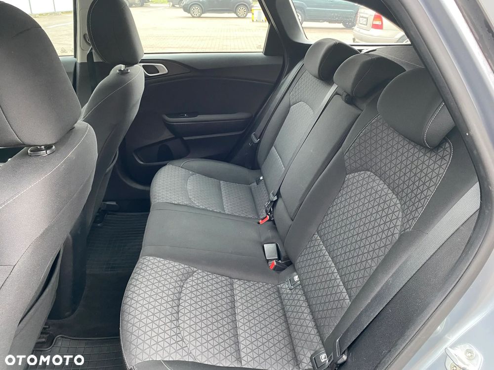 Kia Ceed - 13