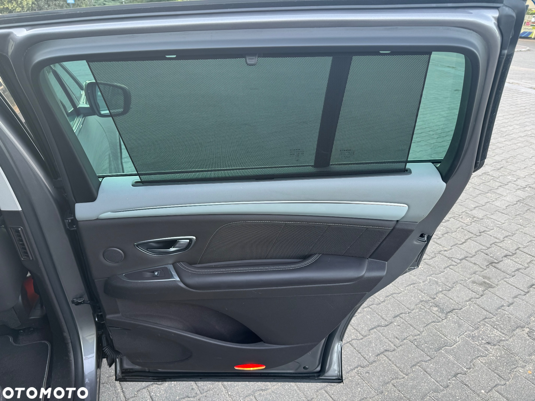 Renault Espace 1.6 dCi Energy Initiale Paris EDC - 23