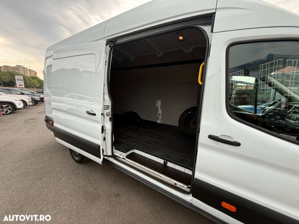 Ford Transit 350 2.0 EcoBlue HDT 130 CP L4 RWD DCAB Trend - 18