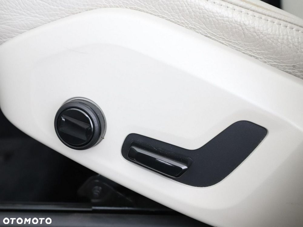 Volvo XC 60 T6 Plug-In Hybrid AWD Inscription Expression - 35