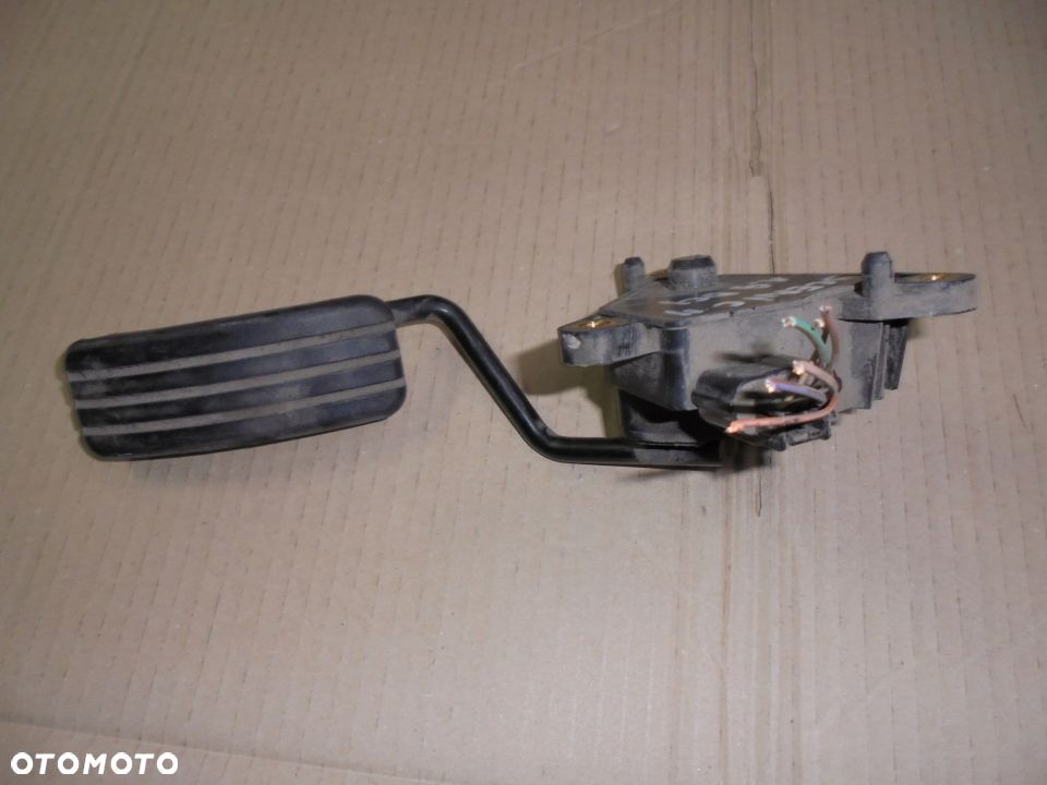 POTENCJOMETR GAZU SCENIC II 1.9 DCI 8200159645 - 2