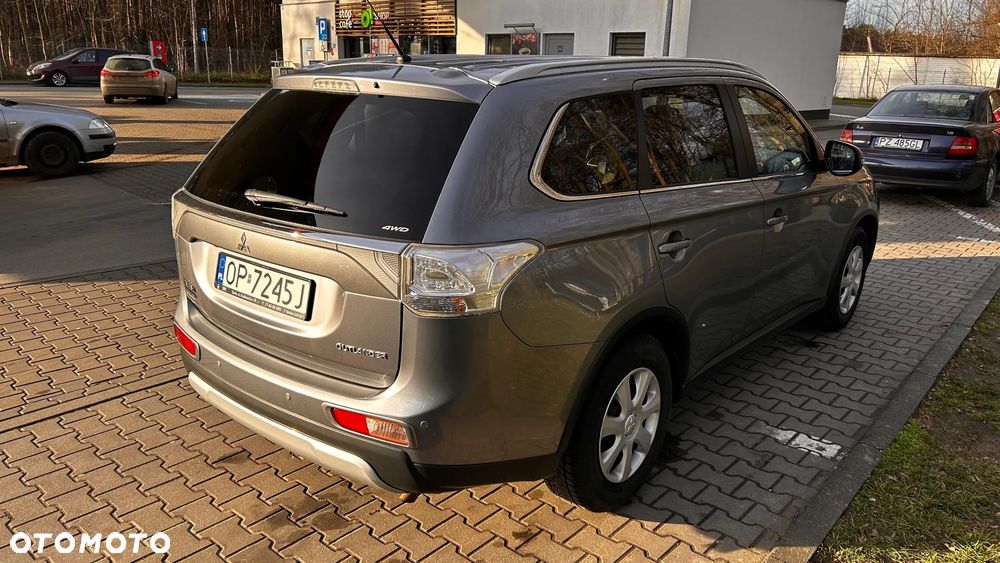 Mitsubishi Outlander - 1