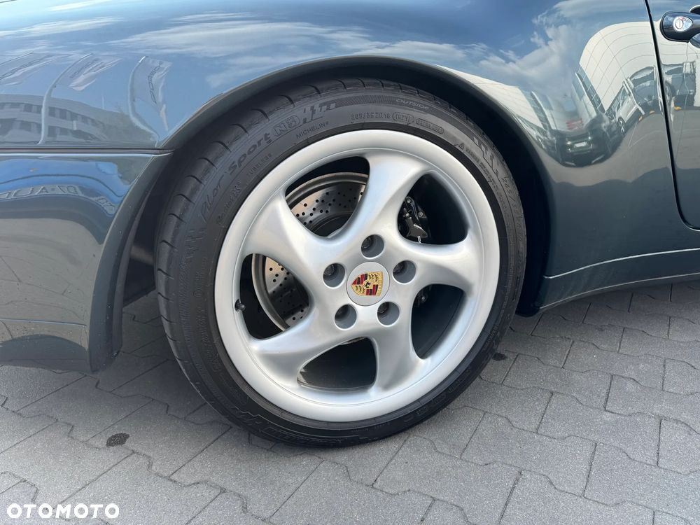 Porsche 911 Carrera - 33