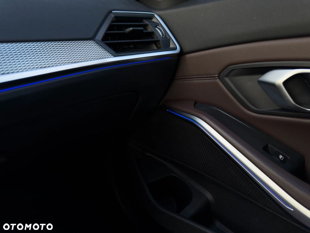 BMW Seria 3 320d xDrive M Sport Shadow - 27