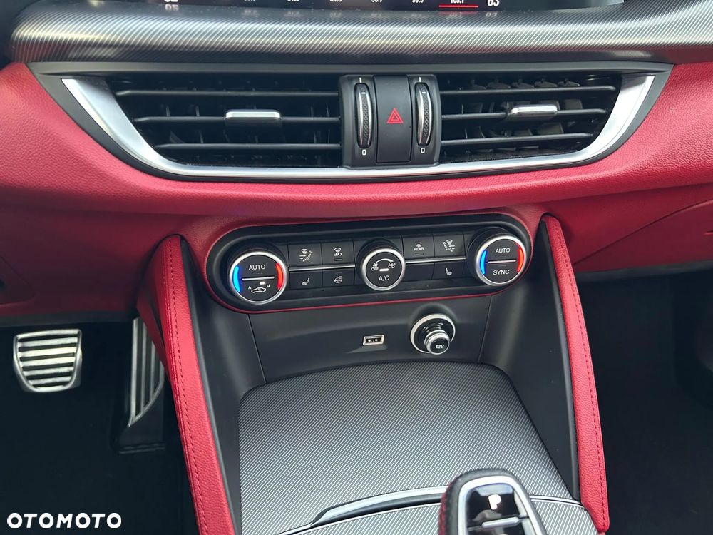 Alfa Romeo Stelvio 2.0 Turbo 16V AT8-Q4 Ti - 14