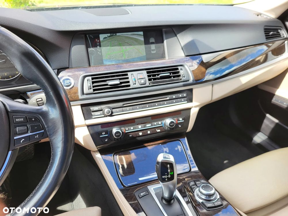 BMW Seria 5 528i - 29