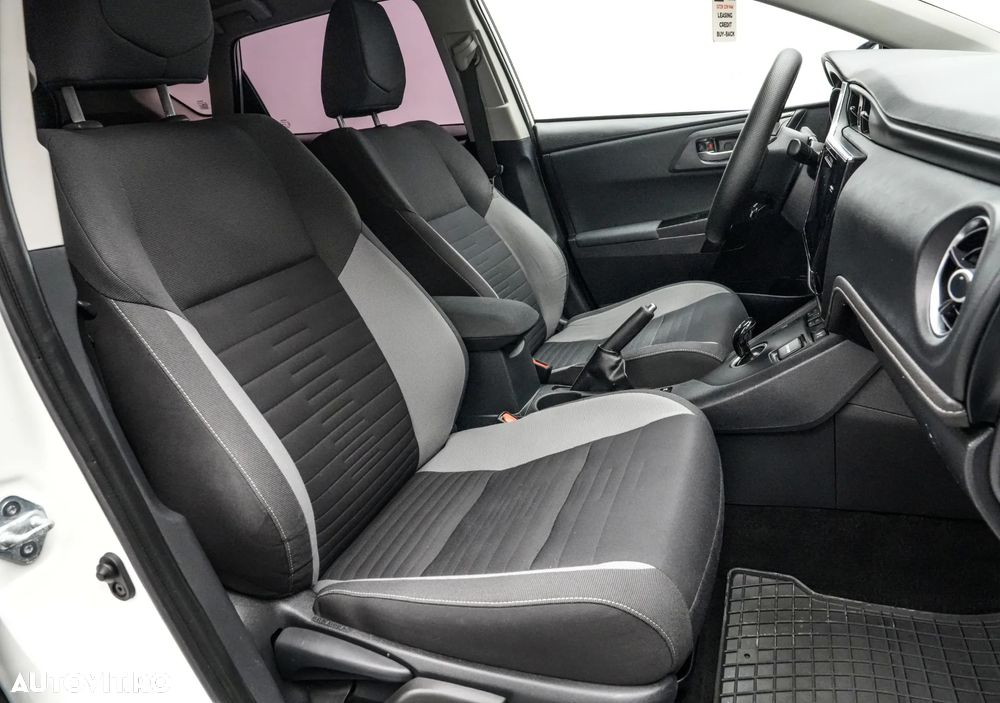 Toyota Auris 1.8 L VVT-i Sol + - 12