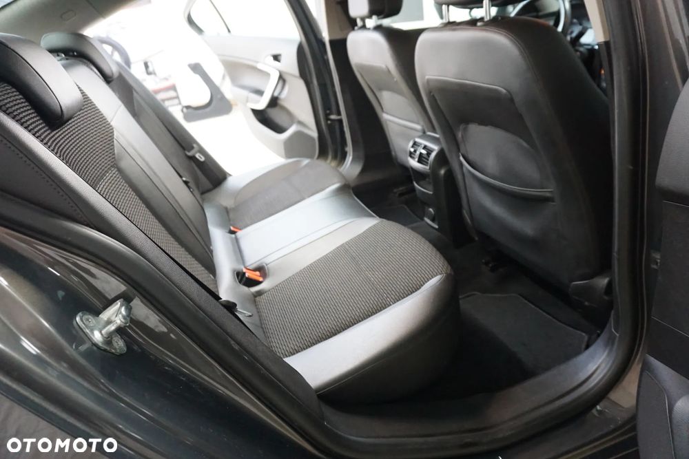 Opel Insignia 1.4 T Cosmo S&S - 23