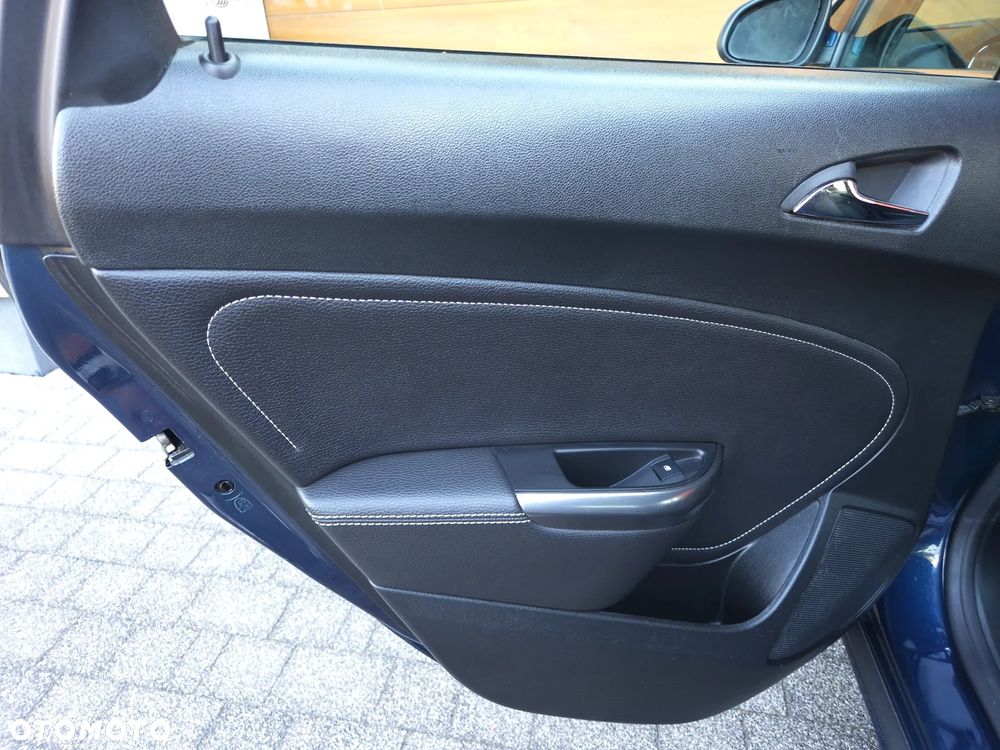 Opel Astra 1.6 Turbo Innovation - 26