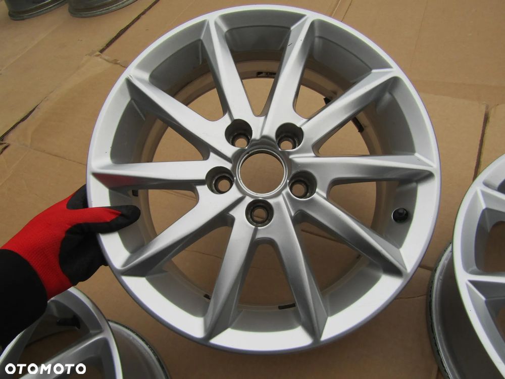 4x Felgi Aluminiowe 15 Skoda Fabia II III Praktik Rapid Roomster Seat Ibiza Leon I VW Golf IV 4 Polo IV V Bora 6 j 5x100 ET38 piasta 57,1 mm / Oryginalne - 17