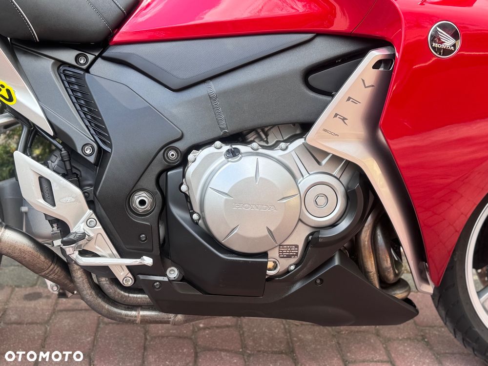 Honda VFR - 13