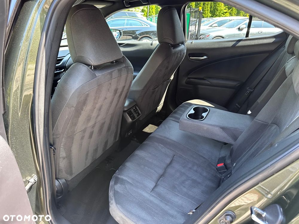 Lexus UX 250h Business Edition - 29