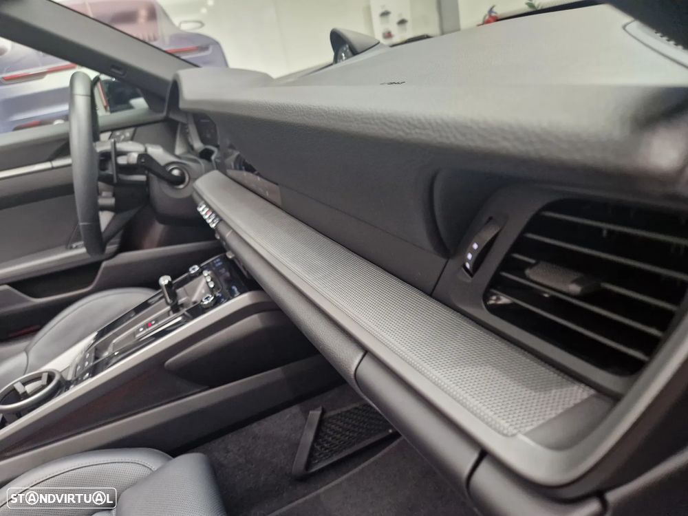 Porsche 911 (992) Carrera - 26