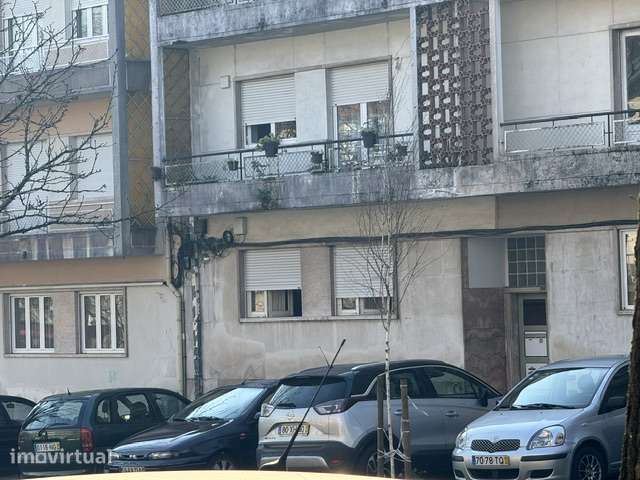T2 + 1 Rua da Restauração - Braga. Propriedade de Raiz com Usufruto. - Grande imagem: 2/30