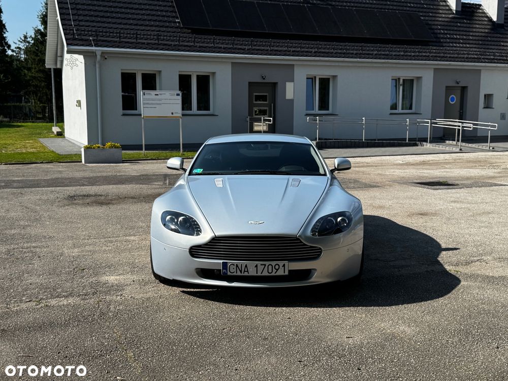 Aston Martin Vantage - 2