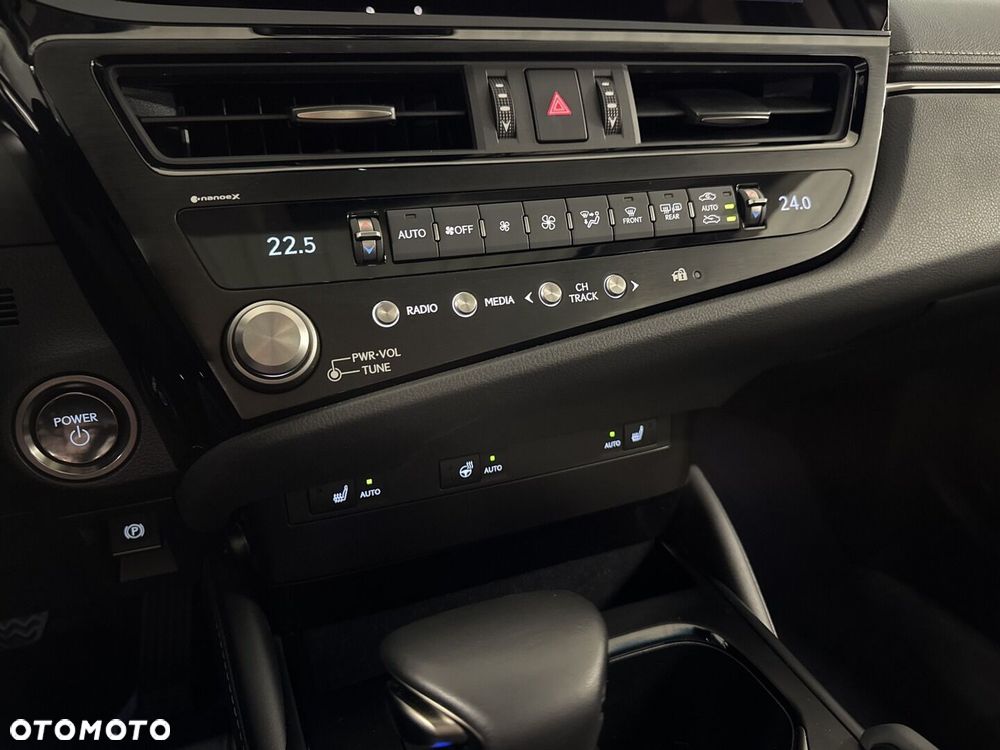 Lexus ES 300h Business Edition - 24