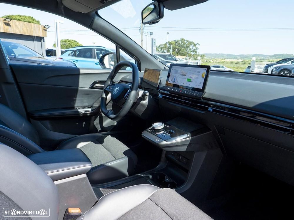 MG MG4 64 kWh Luxury - 17