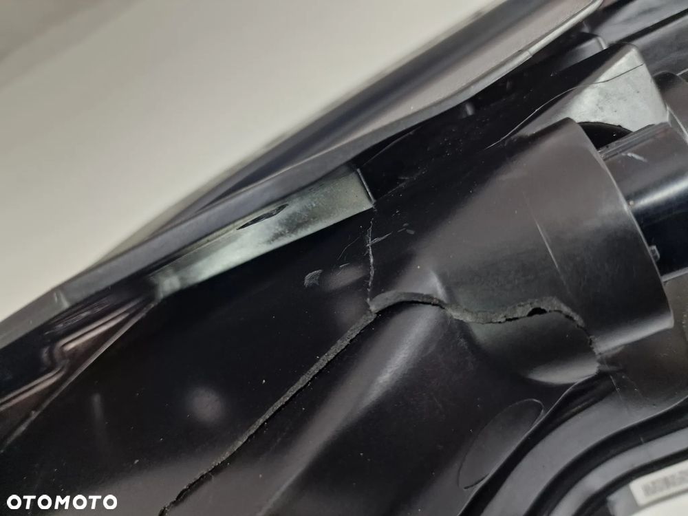KIA CEED 3 III 18- PRAWA LAMPA PRZEDNIA PRZÓD LED , NR 92102-J7100 / 92102-J7XXX , NA KOSTKĘ ZIELONĄ 12 PINOWĄ , NR AUKCJI LPP48 - 11
