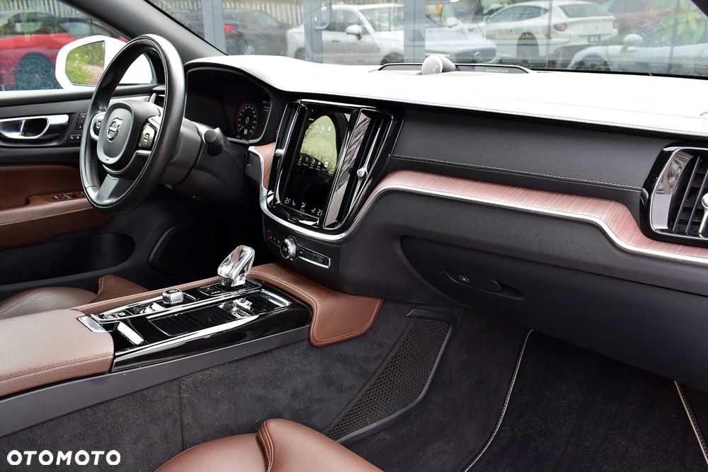 Volvo S60 T8 AWD Plug-In Hybrid Polestar Engineered - 12