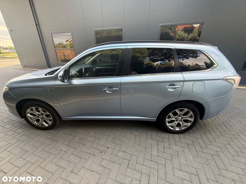 Mitsubishi Outlander 2.0 4WD Top - 17